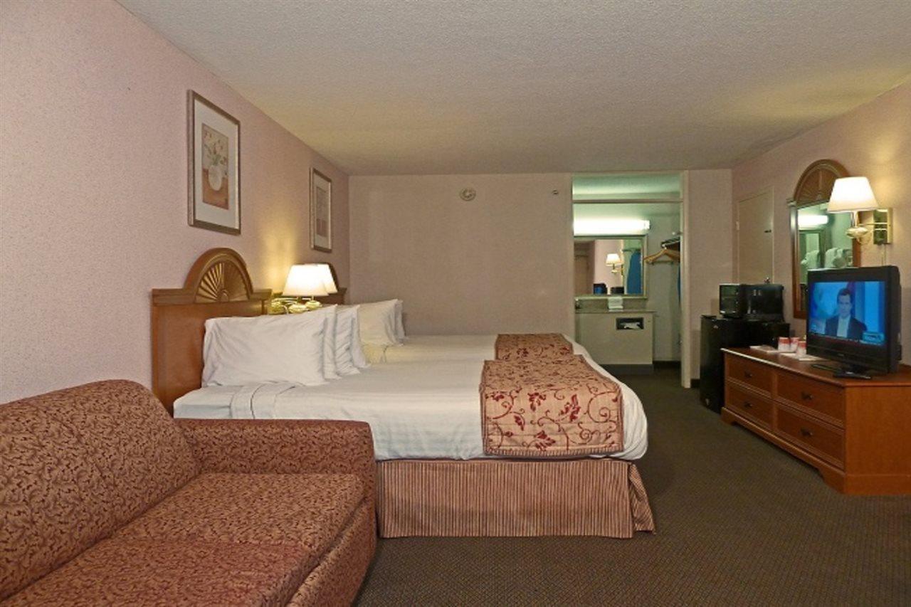Ramada By Wyndham Asheville / Biltmore West Экстерьер фото